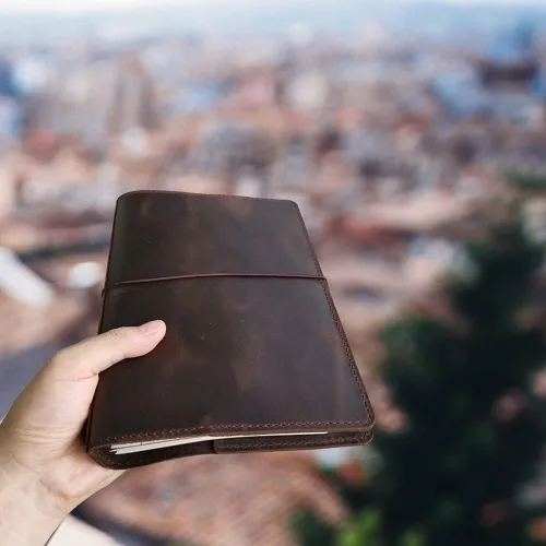 Miniatura 8 de Cubierta de cuaderno de viaje newestor con bolsillos interiores, ranuras para tarjetas y soporte para bolígrafo, tamaño A5, marrón oscuro