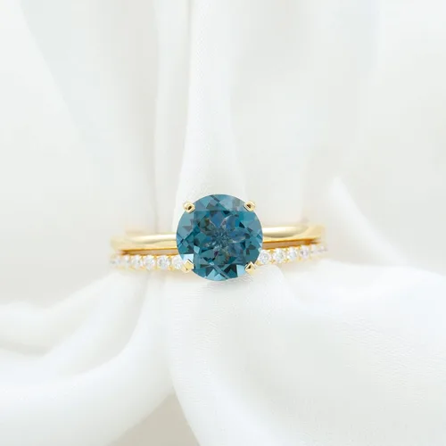 Miniatura 6 de Juego de anillos de boda solitario de topacio azul Londres de 2 quilates con moissanita, topacio y moissanita, juego de anillos de novia de topacio