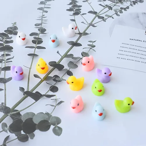 Miniatura 7 de Tindobewan 100 piezas de pequeños patos de resina, mini patos en miniatura, adornos para manualidades, jardín, acuario, decoración del hogar