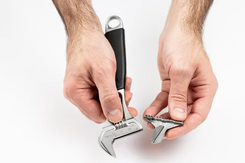 Miniatura 6 de Bahco Llave de tubo ajustable y con acabado cromado industrial SAE Ergo de 10 pulgadas, mandíbula reversible para doble funcionalidad, dientes