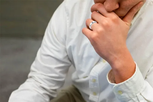 Miniatura 2 de Anillo giratorio de acero inoxidable para mujeres y hombres, anillos de banda para ansiedad, piedras de circonita cúbica, alivio del estrés, anillos