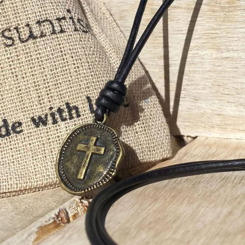 Miniatura 6 de Collar de Cruz de Cuero para Hombres - Moneda de Cruz para Hombre, Colgante Religioso, Collares de Medallón, Regalo de Navidad, Colgante Católico