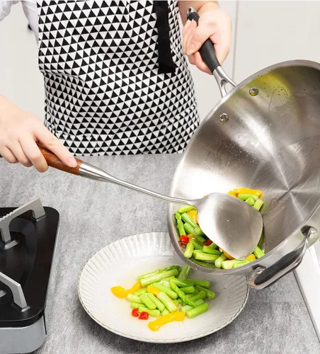 Miniatura 7 de Espátula china profesional para wok, utensilios de wok de acero inoxidable 18/10 de 15.7 pulgadas con mango de madera resistente al calor para freír