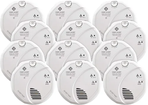 Miniatura 8 de First Alert SMCO100V-AC, Alarma de combinación cableada para humo y monóxido de carbono con interconexión, respaldo de batería y alertas de voz