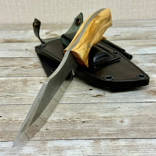 Miniatura 7 de CUCHILLO DE CAZA CON FUNDA, CUCHILLO DE CAZA CON MANGO DE OLIVA, CUCHILLA DE ACERO N690, FUNDA DE CUERO ORIGINAL Y VARILLA FERRO
