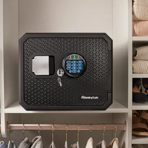 Miniatura 5 de SentrySafe Caja fuerte grande ignífuga e impermeable con teclado digital retroiluminado y llave de anulación para pasaportes, dinero, joyas, 0.81