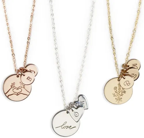 Endless Story Collar de disco personalizado de 13 + 0.236in con pequeñas etiquetas iniciales, collar con inicial con discos personalizados para