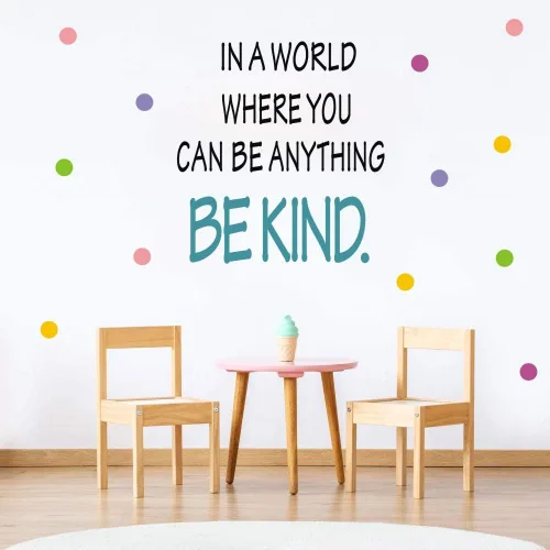 TOARTi Calcomanía motivacional para pared con texto en inglés «Be Kind» en un mundo donde puedes ser cualquier cosa, calcomanía de vinilo con puntos