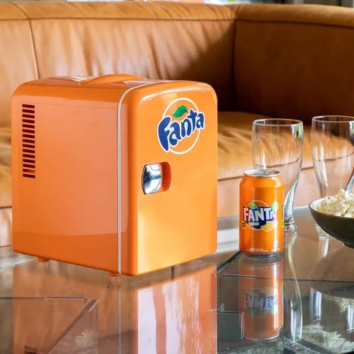 Miniatura 7 de Fanta Mini refrigerador – Refrigerador de 6 latas para dormitorio, oficina, enfriador de bebidas portátil de mesa, refrigerador de 12 V 110 V