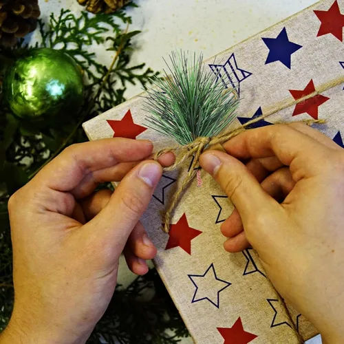 Miniatura 5 de MAGICLULU 24 ramas de pino artificial, púas de pino de vegetación falsa, ramas de cedro sintético para decoraciones de guirnalda de Navidad