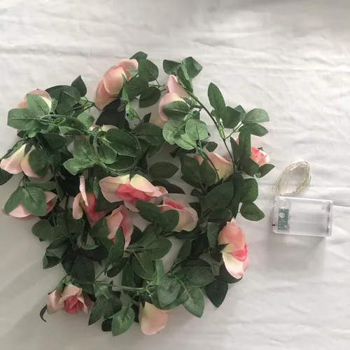 Miniatura 2 de Guirnalda de luces artificiales de vid de rosas de 7.5 pies, funciona con pilas, guirnalda de rosas para San Valentín, boda, dormitorio, fiesta