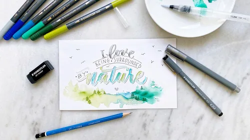 Miniatura 5 de STAEDTLER 61 3001-2 Design Journey - Juego de letras y acuarelas (11 piezas)