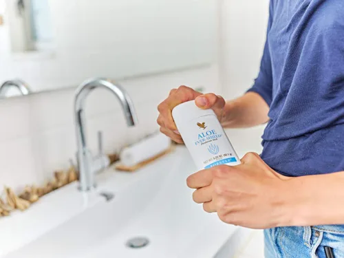 Miniatura 5 de Forever Living Aloe Ever-Shield, desodorante sin aluminio con aloe calmante, protección contra olores durante todo el día para pieles sensibles