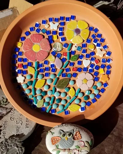 Miniatura 7 de Azulejos de mosaico de cerámica de hojas iridiscentes aleatorias de 1.1 libras, creando 3 tamaños de piezas creativas de mosaico de cerámica