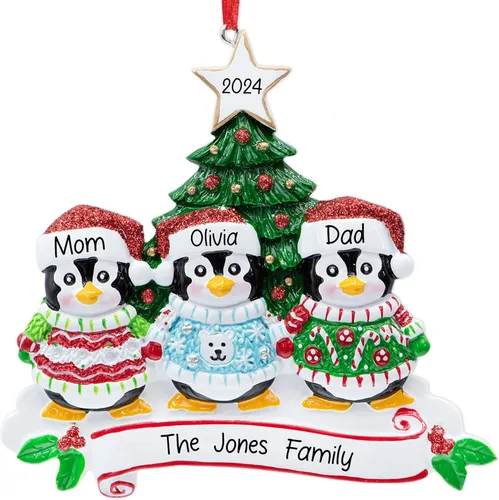 Miniatura 6 de Adorno de pareja de suéter navideño feo personalizado 2026 Familia de 2 pingüinos para árbol de Navidad Recuerdo personalizado único de nuestra