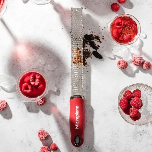 Miniatura 6 de Premium Classic Series Zester - Rojo granada Herramienta de limón Zester, queso duro y rallador de verduras Para cítricos, queso parmesano, ajo