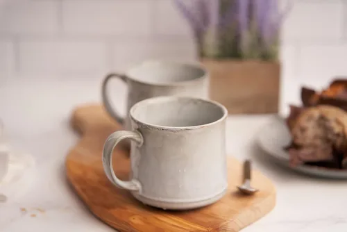Miniatura 2 de KooK Tazas de café esmaltadas, de cerámica, aptas para microondas y lavavajillas, 13 onzas, Java/pizarra en círculo, juego de 2