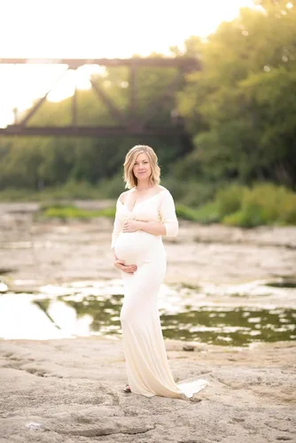 Miniatura 4 de ZIUMUDY - Vestido ajustado de maternidad con cuello en V fruncido, hombros descubiertos, manga larga, maxivestido para fotografía