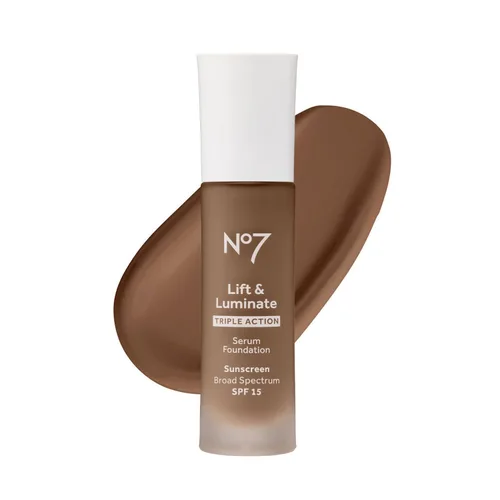 Miniatura 13 de No7 Lift & Luminate Base de suero de triple acción, maquillaje líquido con SPF 15 para una base húmeda y brillante, fórmula radiante para piel 07