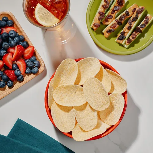 Miniatura 4 de The Good Crisp Company, Cheddar blanco envejecido, papas fritas sin gluten (recipientes de 5.6 onzas, paquete de 8), sin OMG, apto para alérgenos