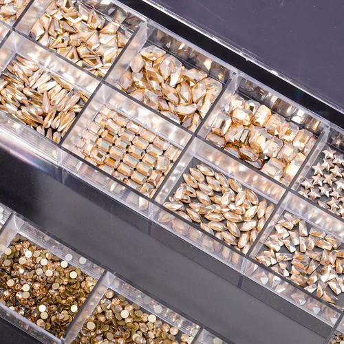 Miniatura 3 de Diamantes de imitación para uñas, 4300 unidades, oro champán, gemas de múltiples formas, diamantes de imitación de parte trasera plana, con kit