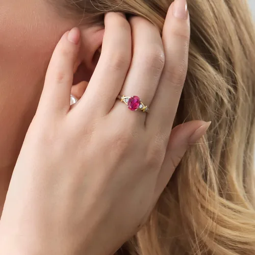 Miniatura 137 de Anillo de compromiso de oro amarillo de 10 quilates y plata 925 con piedra natal y diamantes cultivados en laboratorio para mujer, ovalado de 0.315
