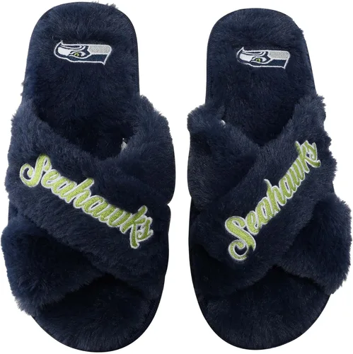 Miniatura 21 de FOCO Pantuflas deslizantes cruzadas mullidas con logotipo de texto del equipo NFL para mujeres
