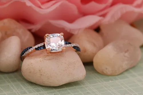 Miniatura 4 de Dazzlingrock Collection Anillo de compromiso para mujer con diamantes y zafiro azul redondo de 0.236 in (0.236 in) Oro rosa de 10 quilates