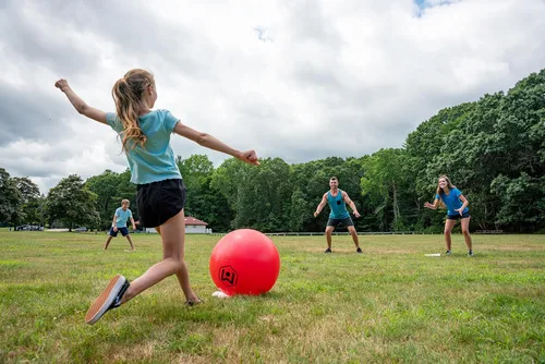 Miniatura 7 de Wicked Big Sports - Kickball para niños pequeños, de gran tamaño, para deportes al aire libre, patio trasero, playa, juego divertido para todos