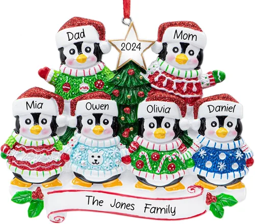 Miniatura 7 de Adorno de pareja de suéter navideño feo personalizado 2026 Familia de 2 pingüinos para árbol de Navidad Recuerdo personalizado único de nuestra