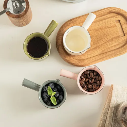 Miniatura 8 de KEMORELA Tazas de café espresso de cerámica con boquillas y asas, marcas de 3 onzas y 3.0 fl oz, chupitos de espresso, cerámica duradera resistente