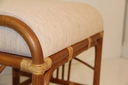 Miniatura 8 de Lounge Set de 2: Silla mecedora giratoria Java de mimbre de ratán natural hecha a mano y otomana Krit con cojín crema, coñac