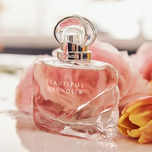 Miniatura 2 de Estée Lauder Beautiful Magnolia Eau de Parfum Spray with Notes of Lush Magnolia, Solar Gardenia, Warm Woods & Luminous Musk Floral Perfume for