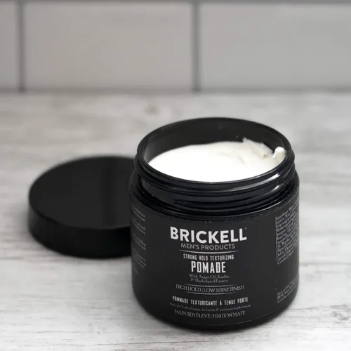Miniatura 9 de Brickell Men's Products Pomada texturizadora de fijación fuerte para hombres, pomada de fibra flexible para peinar el cabello, con proteínas