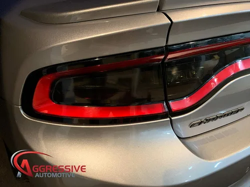 Miniatura 6 de Superposiciones agresivas para Dodge Charger 2015-2020. Superposiciones de luz de marcador lateral tintada delantera y trasera. Lámina de vinilo