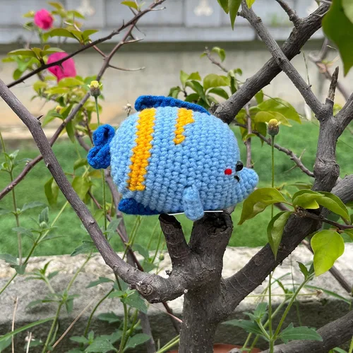 Miniatura 6 de Regalos de peces de ganchillo, apoyo emocional de peces positivos, lindos y divertidos, decoración de escritorio de oficina para ella, mujeres