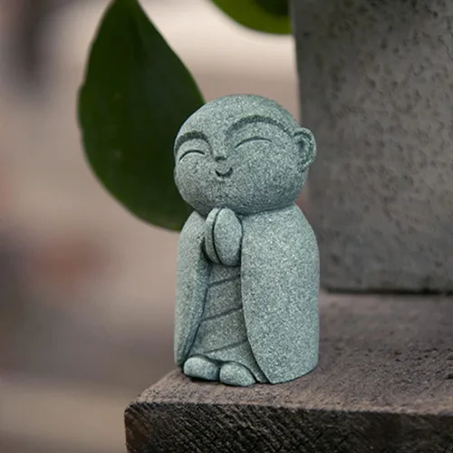 Miniatura 2 de livelyfish Mini estatua de monje japonés de Buda Feng Shui, estatuas de monje rezando, esculturas de piedra arenisca para pecera, acuario