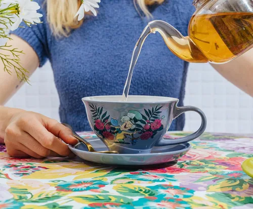Miniatura 7 de Silver Buffalo Alice in Wonderland Oh My - Taza de té y platillo de cerámica en caja, 12 onzas Oh mi caja