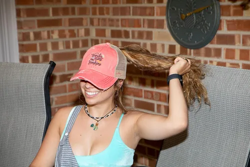 Miniatura 2 de Funky Junque - Gorra para mujer entrecruzada diseño desgastado se puede usar con coleta o chongo