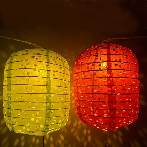 Miniatura 4 de Paquete de 12 linternas de papel chinas, japonesas, colgantes de papel con luces LED, borlas de 6.3 pulgadas, ovaladas para decoraciones de Año