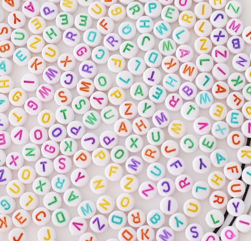 ToBeIT 1000 cuentas de letras acrílicas de color redondo del alfabeto para hacer joyas, pulseras, collares (color blanco)