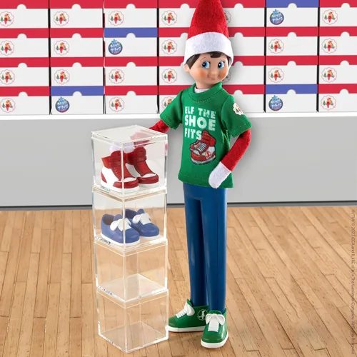 Miniatura 6 de The Elf on the Shelf MagiFreez Cool Kicks Sneaker Trio-Mix and Match - Paquete de accesorios de tenis para tu elfo Scout - Elfo Scout no incluido