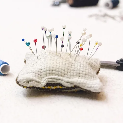 Miniatura 5 de YOKIVE 100 alfileres de costura perlados, aguja de cabeza de bola, alfiler de acolchado recto para tela, ideal para modista, decoración de joyas