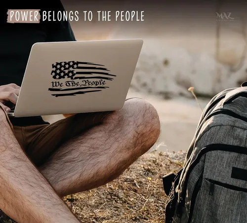 Miniatura 3 de MAZ Distributions – Pegatina "We The People" – Vinilo adhesivo para autocaravanas para portátil – Pegatina impermeable extraíble para botella