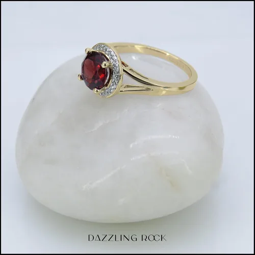 Miniatura 144 de Dazzlingrock Collection Anillo de compromiso redondo de 0.276 in con halo de diamante blanco y vástago dividido para ella en oro macizo de 14