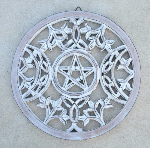 Miniatura 2 de DharmaObjects Arte colgante hecho a mano con triple luna pagana y wicca (blanco)