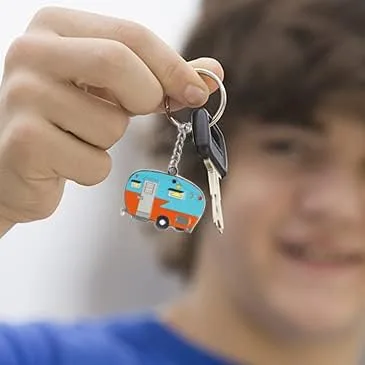 Miniatura 7 de Llavero de casa rodante con texto en inglés "Happy RV", llavero para parejas, regalo para hombres y mujeres, accesorios de campamento, paquete de 2