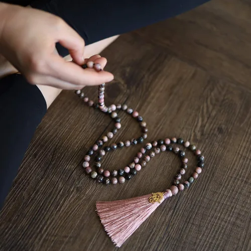 Miniatura 4 de COAI Collar Mala de piedra anudada a mano con 108 cuentas