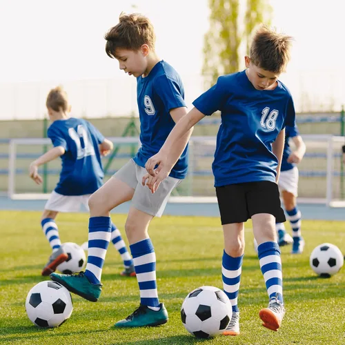 Miniatura 2 de TYCTOS Pantalones cortos deportivos para niños, elásticos, de secado rápido, pantalones cortos deportivos de fútbol para niños con bolsillos