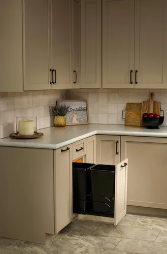 Miniatura 12 de Rev-A-Shelf Bote de basura doble extraíble para debajo de gabinetes de cocina, 27 Qt. 6.75 galones con rieles de cierre suave para gabinetes base